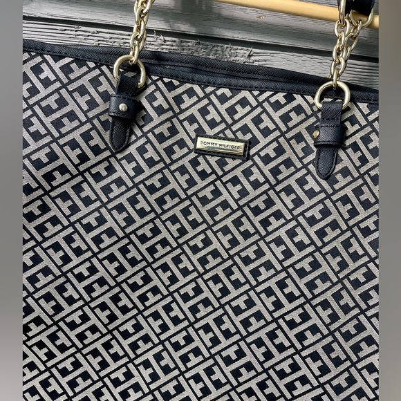 Tommy Hilfiger Logo Catch All Tote Bag Purse - Picture 2 of 10